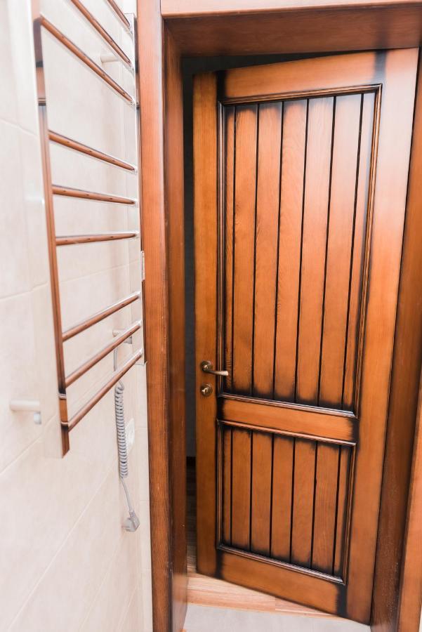 Golden Park Apartments Umanʼ Exterior foto