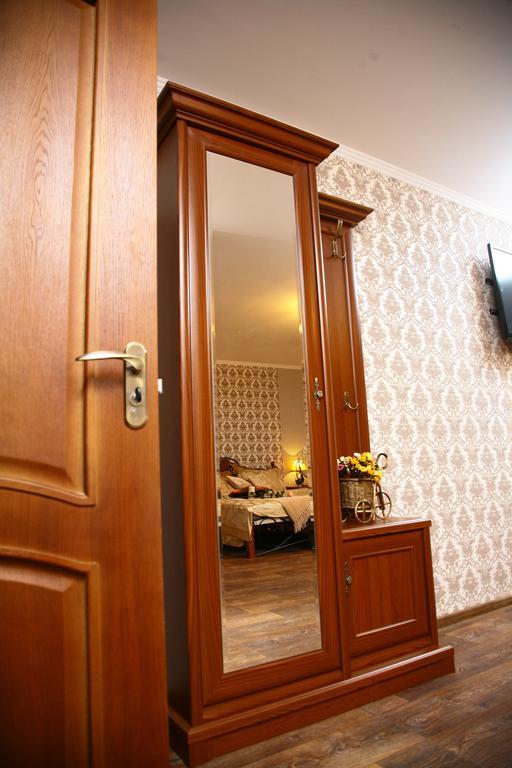 Golden Park Apartments Umanʼ Exterior foto